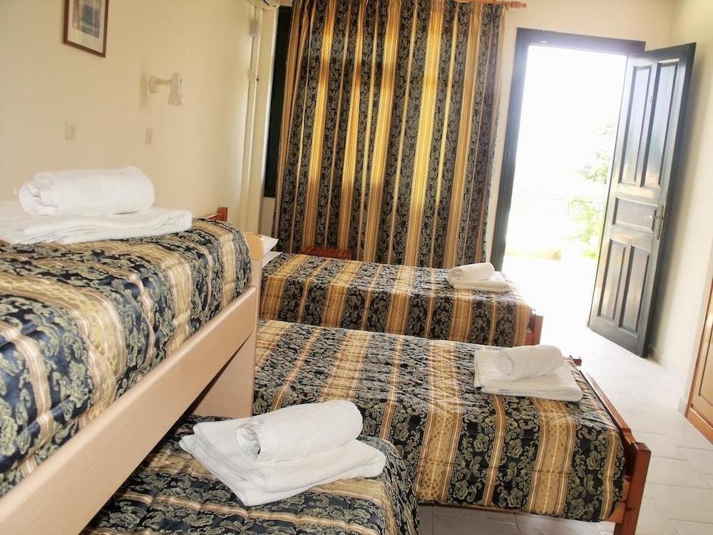 Avra Sea View Paradise Pool Aparthotel Moraḯtika