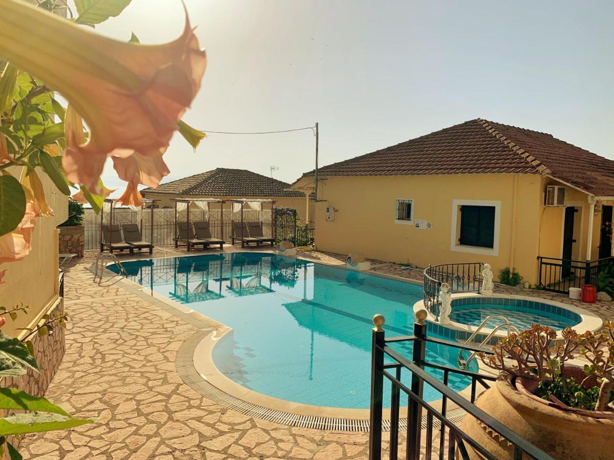 Avra Sea View Paradise Pool Aparthotel Moraḯtika