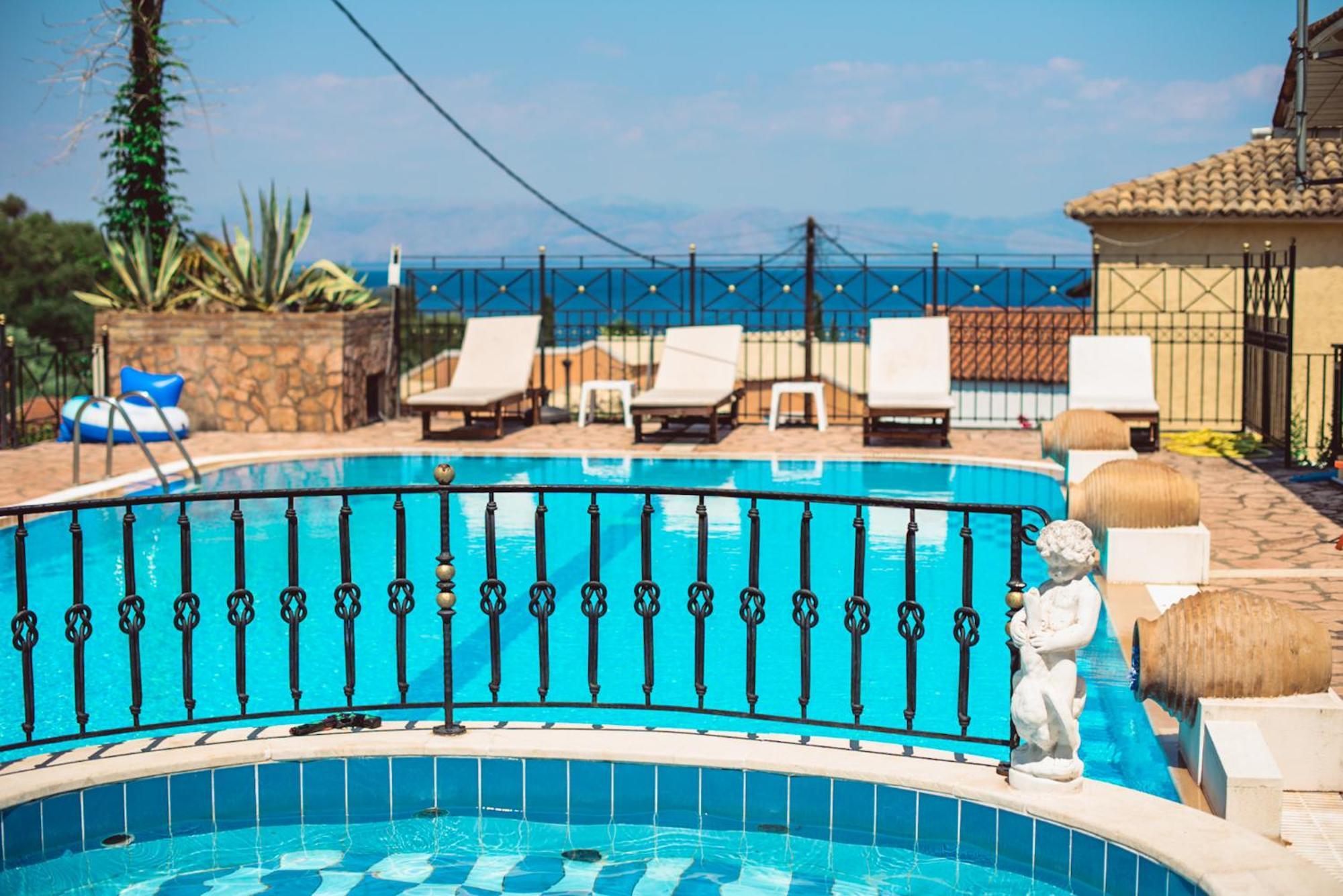 Avra Sea View Paradise Pool 3* Moraḯtika