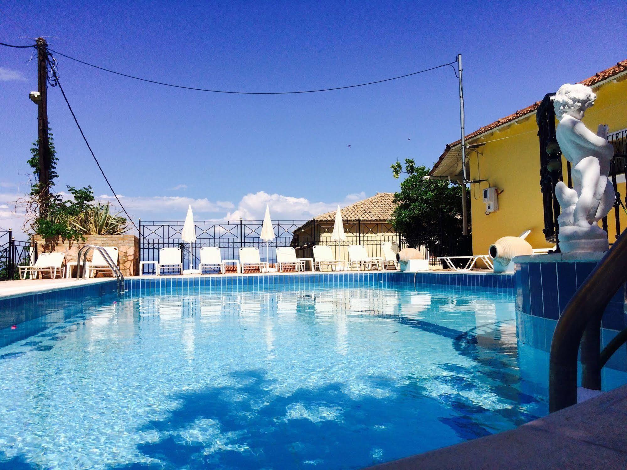 Avra Sea View Paradise Pool 3* Moraḯtika