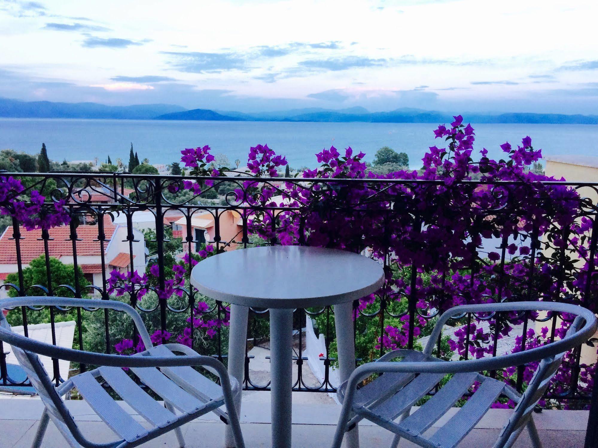 Avra Sea View Paradise Pool Aparthotel Moraḯtika